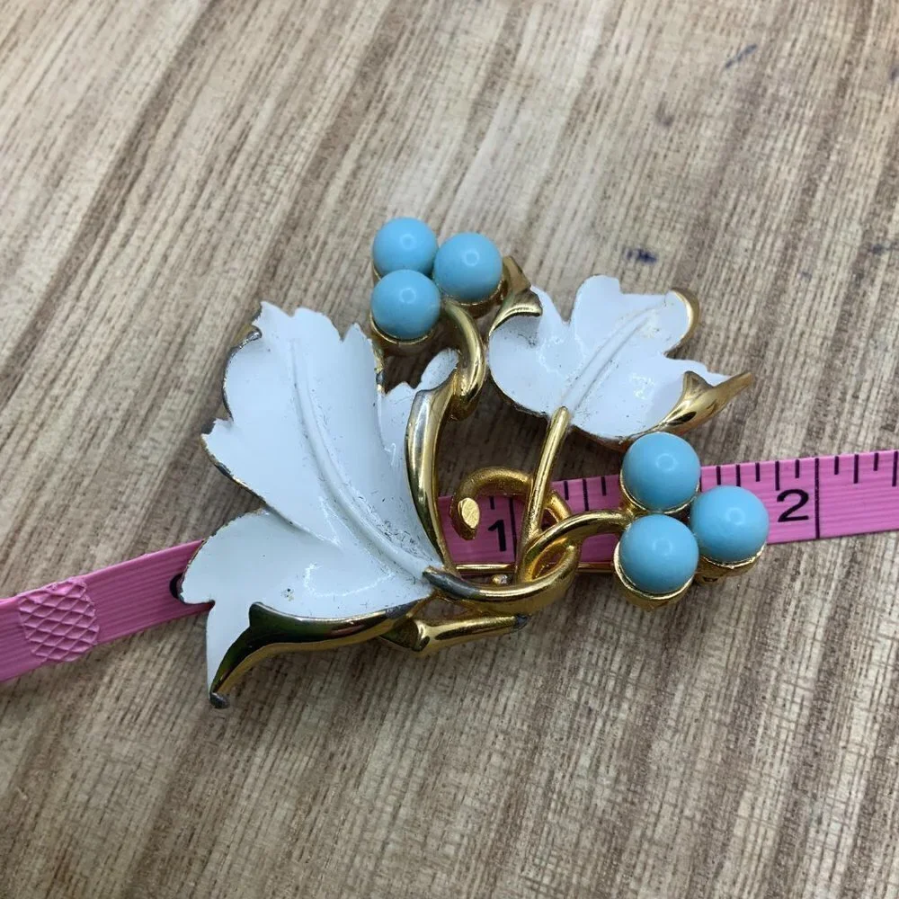 Sarah Coventry Vintage Gold Metal White Enamel Maple Leaf Brooch